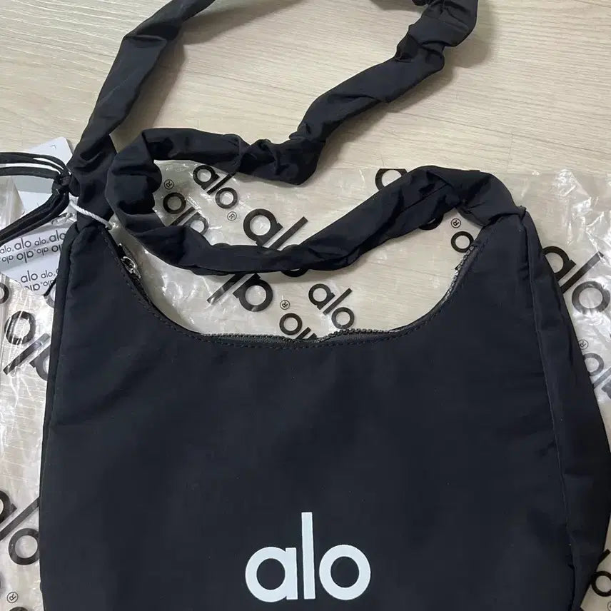 [BUNJANG] ALO Black Shoulder Bag / 알로 ALO 블랙 숄더백