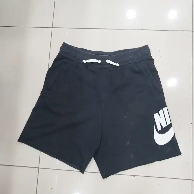[BUNJANG] Nike Black Banded Shorts / 나이키 허리80 밴딩 검정색 반바지 밑단오버로크 빈티지 오염 중고