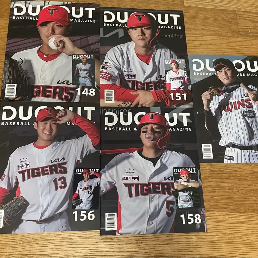 [BUNJANG] Dugout Magazine Kia Tigers Bundle Set with Photocards / 더그아웃 매거진 기아 타이거즈 잡지 + 포카 일괄