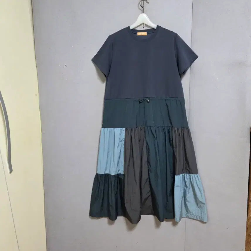 [BUNJANG] Comfortable Windbreaker Material Dress FF / 바람막이스타일소재 편안한 원피스 FF  n5117