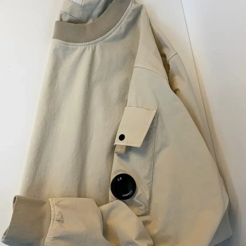 [BUNJANG] CP Company Dyshell Crewneck Lens Nylon Sweatshirt Ivory / CP 컴퍼니 Dyshell 크루넥 렌즈 나일론 맨투맨