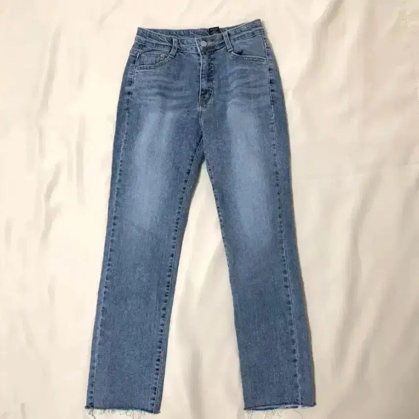 [BUNJANG] Slim Fit Light Wash Denim Skinny Jeans / 슬림핏 데님 스키니진 연청바지 착샷