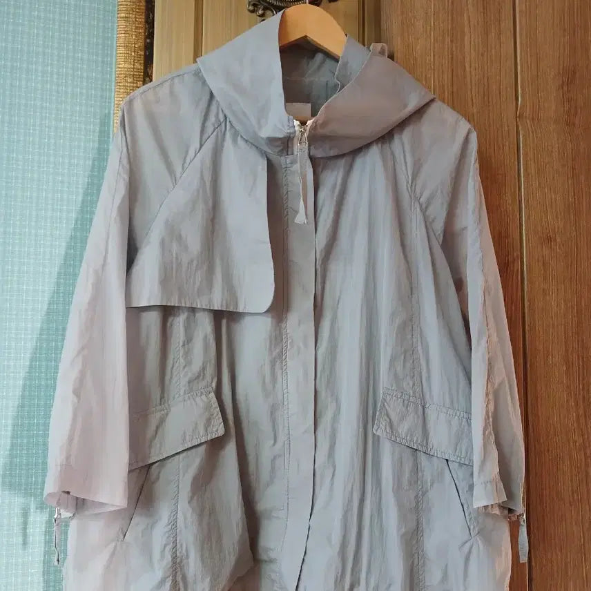 [BUNJANG] Lightweight Hooded Windbreaker Jacket / 후드 바람막이 자켓