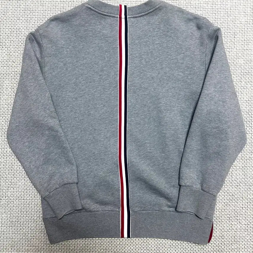 [BUNJANG] Thom Browne Back Tricolor Stripe Crewneck Sweatshirt / [2/새상품] 신형 톰브라운 백삼선 스프라이트 그레이 맨투맨