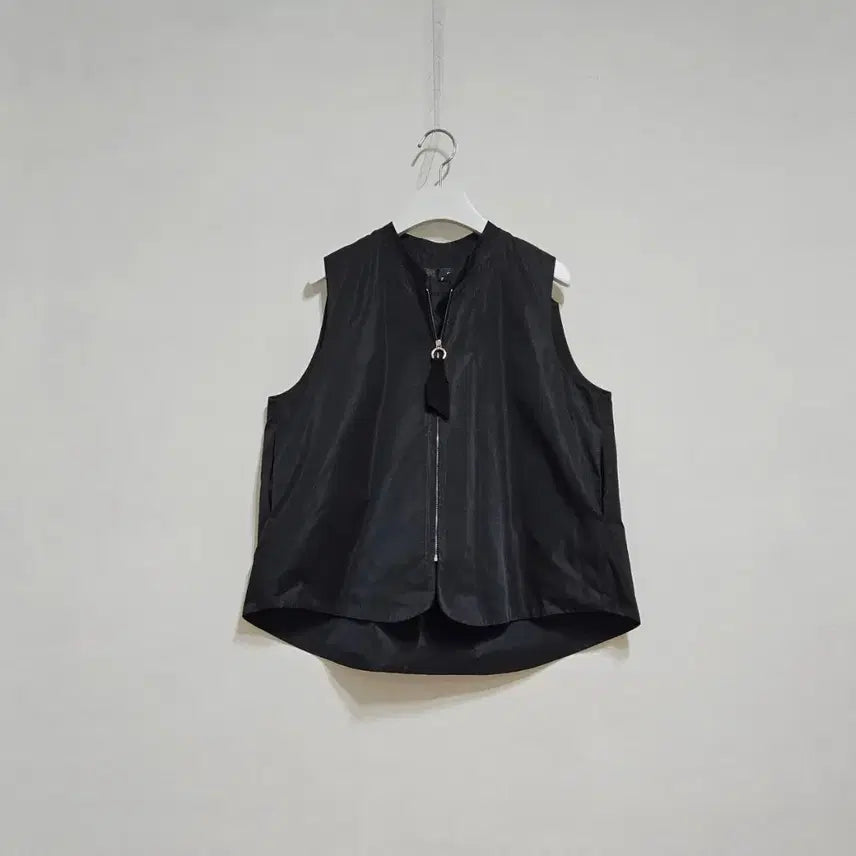 [BUNJANG] Asymmetrical Vest Black / 제평 언발 조끼