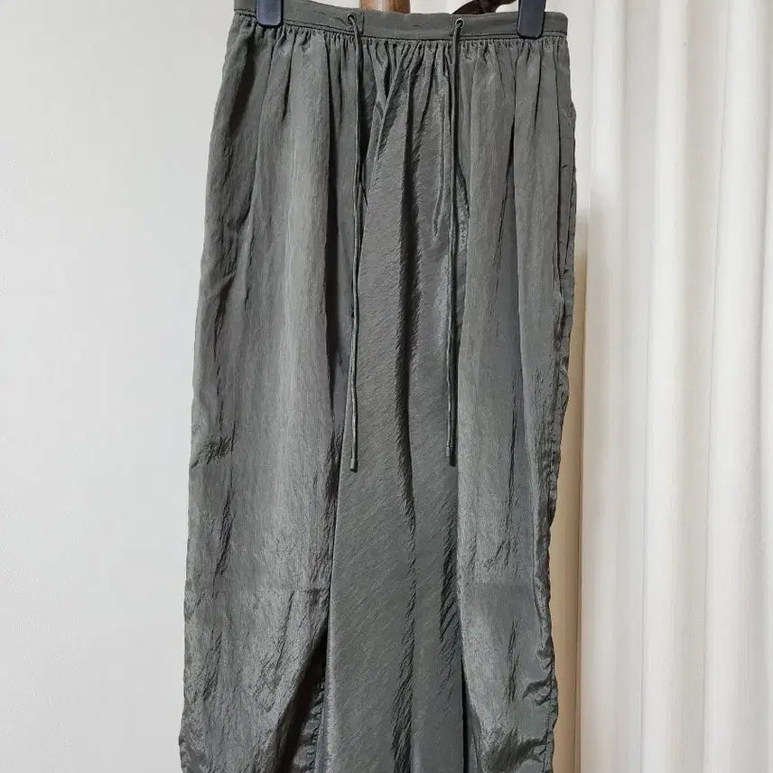 [BUNJANG] System (Hansem) Back Slit Shirring Long Skirt Khaki Grey / [한섬 SYSTEM] 시스템 뒷슬릿 셔링 롱스커트 (카키그레이)