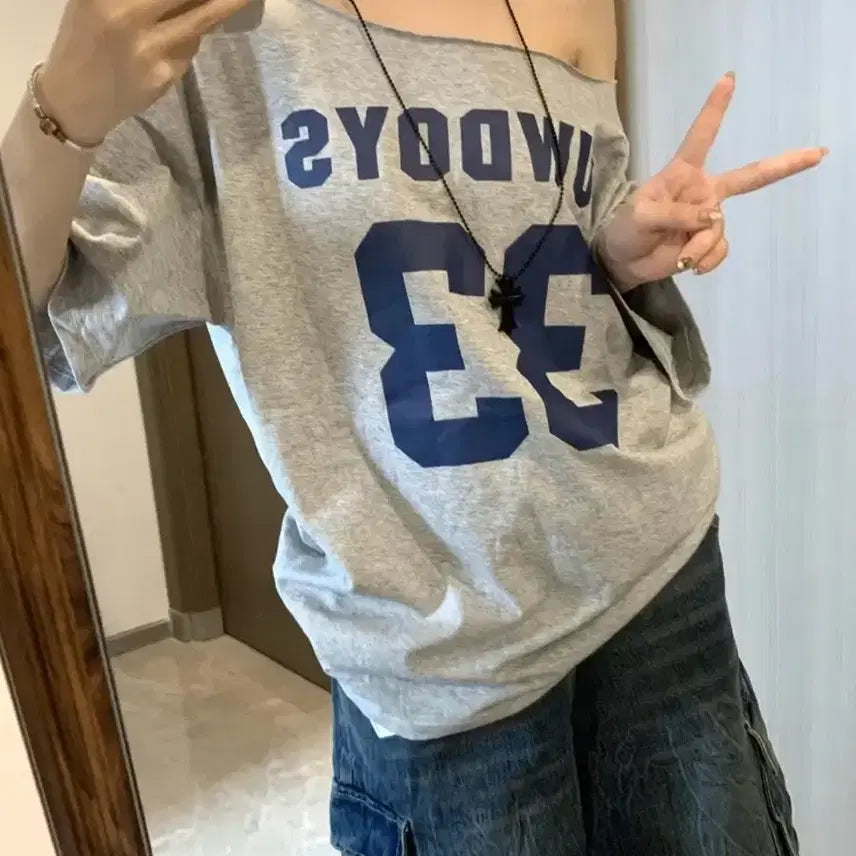 [BUNJANG] Asymmetrical Off-Shoulder Short-Sleeve T-Shirt - Grey / 회색 넘버 힙한 언발 오프숄더 반팔 티셔츠
