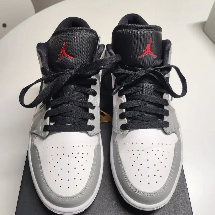 [BUNJANG] Air Jordan 1 Low Light Smoke Grey Sneakers (275mm) / 조던1 로우 라이트 스모크 그레이 275