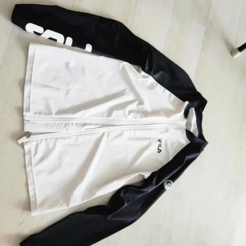[BUNJANG] Fila Colorblock Zip-Up Rash Guard (White/Black) / 휠라 화이트 블랙 배색 래쉬가드,정품