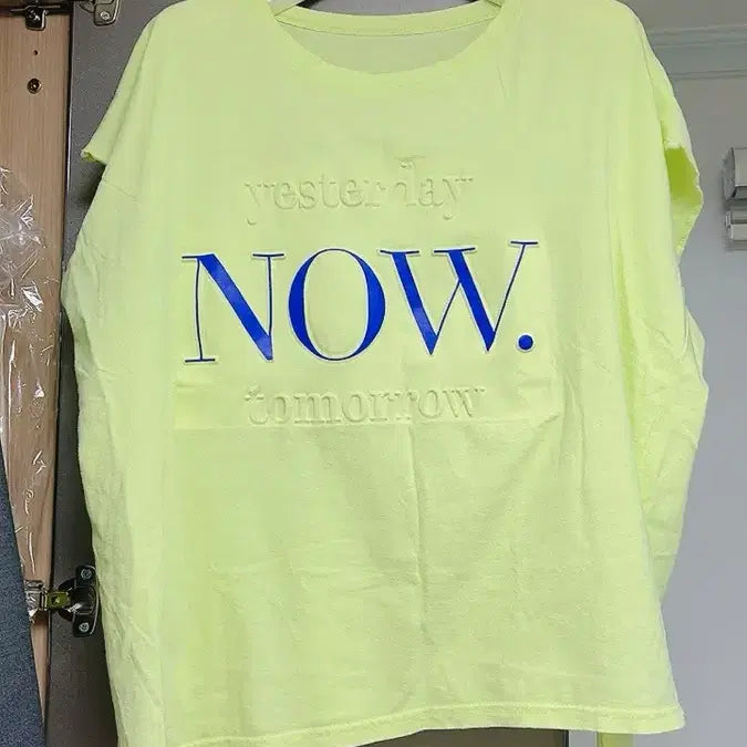 [BUNJANG] Fluorescent Yellow Lettering Short Sleeve T-Shirt / 형광 노랑 레터링 반팔티