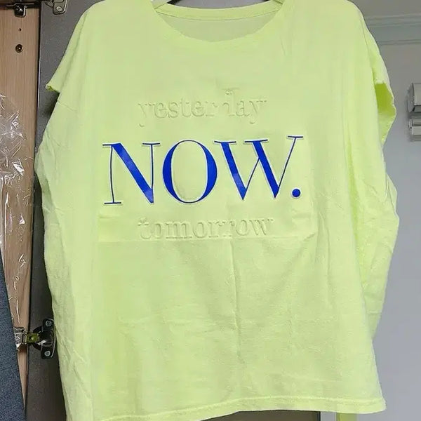 [BUNJANG] Fluorescent Yellow Lettering Short Sleeve T-Shirt / 형광 노랑 레터링 반팔티
