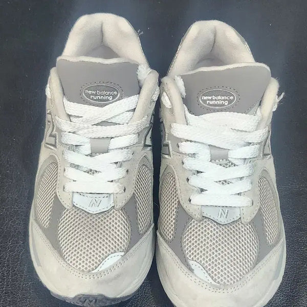 [BUNJANG] New Balance 2002R Grey Sneakers / 뉴발란스 2002R 그레이 운동화