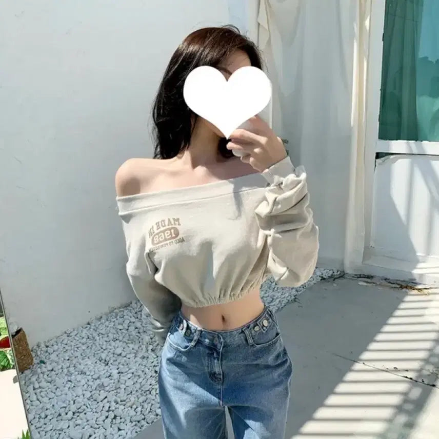 [BUNJANG] Ablery Off-Shoulder Cropped Shirring Sweatshirt / 에이블리 오프숄더 크롭 셔링 맨투맨