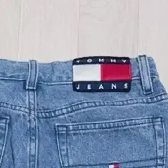 [BUNJANG] Tommy Jeans Roll-Up Denim Pants with Large Logo / 타미진 청바지 롤업 데님 팬츠 타미힐피거 빅로고 청바지