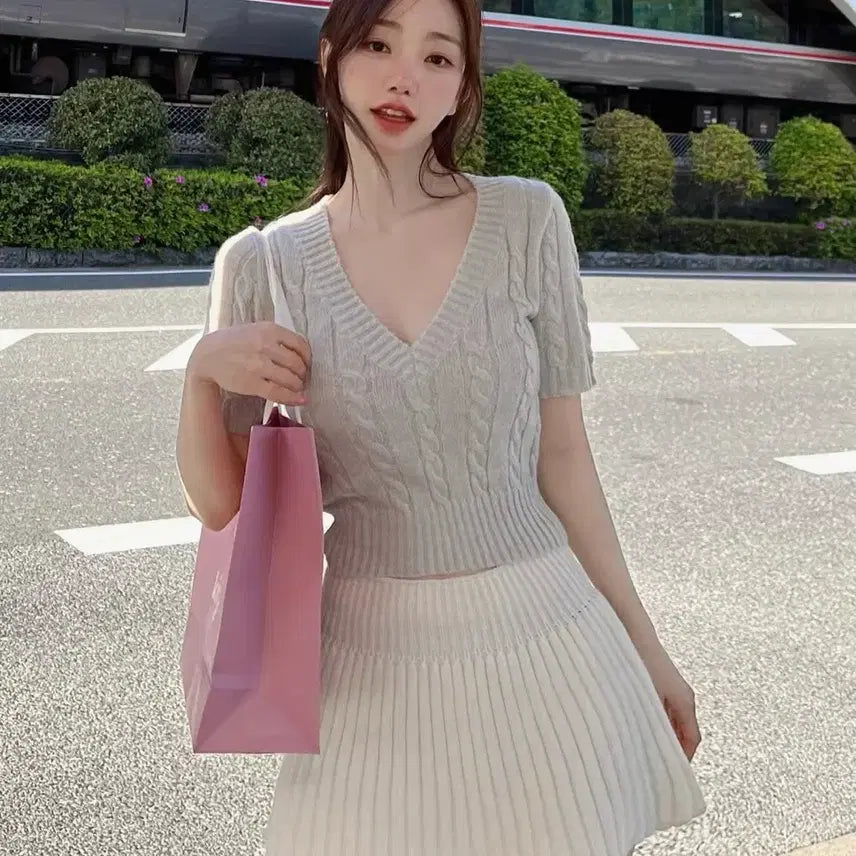 [BUNJANG] Kaindame V-Neck Cable Knit Short Sleeve Top / 카인다미 브이넥 케이블 반팔 니트