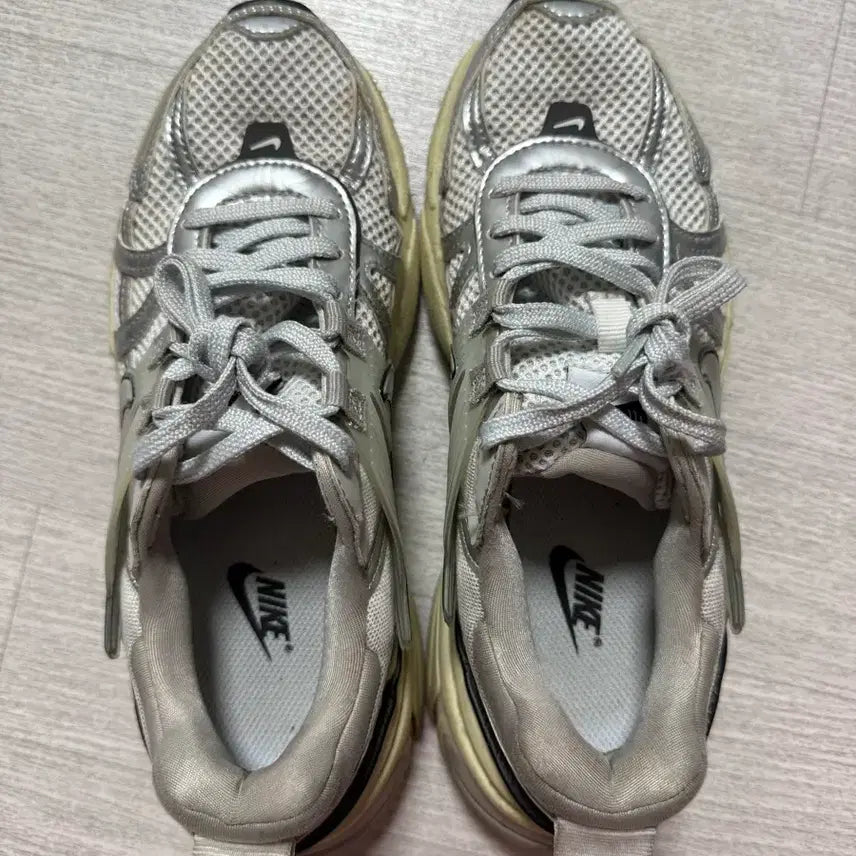 [BUNJANG] Nike V2K Run Silver 230 Sneakers / 나이키 v2k 런 실버 230 판매합니다