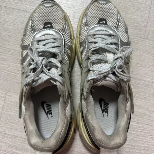 [BUNJANG] Nike V2K Run Silver 230 Sneakers / 나이키 v2k 런 실버 230 판매합니다