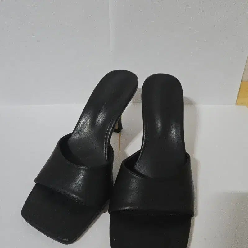 [BUNJANG] Modern Black Mule Heels / 모던한 블랙 뮬힐