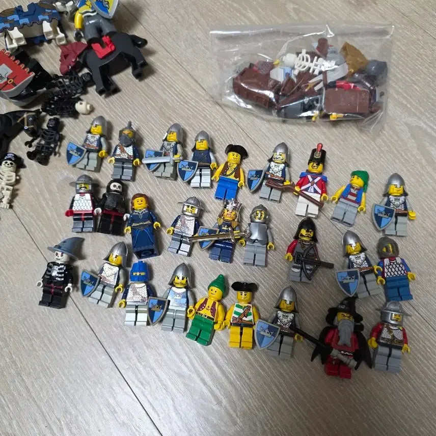 [BUNJANG] LEGO Castle Minifigure Knights & Skeletons Bundle Set / 레고 캐슬 미니피겨 기사 해골 일괄