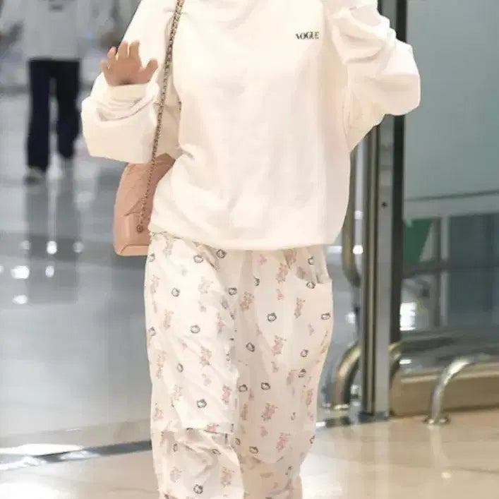 [BUNJANG] OIOI Kitty Parachute Pants Size 1 / 오픈와이와이 키티 파라슈트팬츠 1사이즈 제니 착용