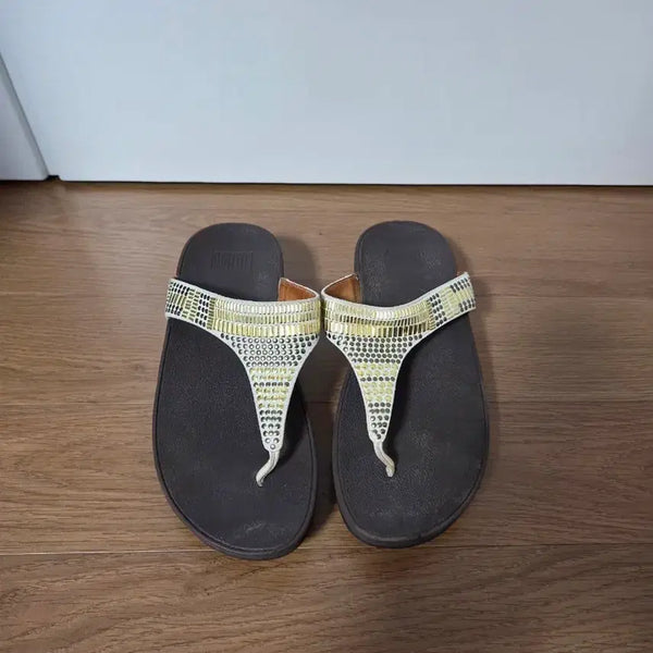 [BUNJANG] Fitflop Thong Sandals Black & Gold / 핏플랍 쪼리 샌들 블랙 & 골드