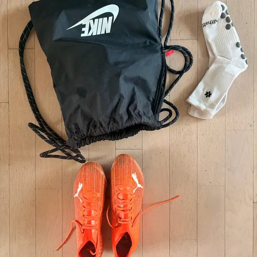 [BUNJANG] Puma FG/AG Football Boots (260mm) with Nike Football Bag and All That Boots Socks / 퓨마 축구화 + 나이키 가방 + 올댓부츠 양말 판매합니다