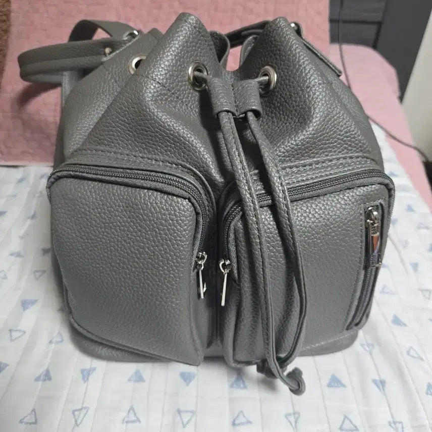 [BUNJANG] Gray Faux Leather Bucket Bag / 그레이색 합피 버킷백