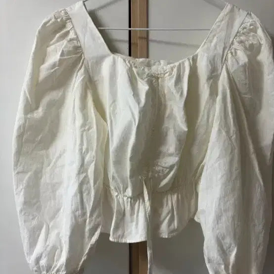 [BUNJANG] White Puff Sleeve Blouse with Drawstring / 화이트 퍼프 블라우스 셔링 끈 Free