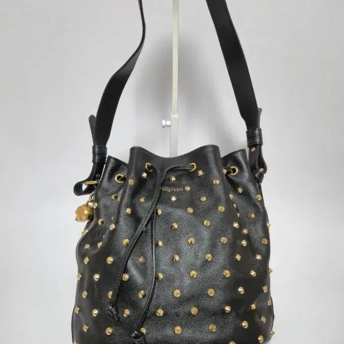 [BUNJANG] Alexander McQueen Black Studded Bucket Bag / 알렉산더맥퀸 스터드 버킷백 블랙