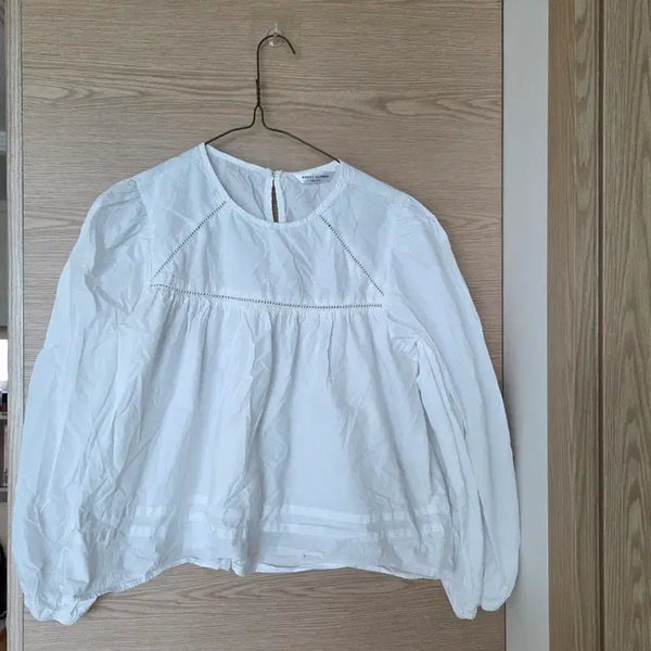 [BUNJANG] Maybe Square Punch Puff Blouse / 메이비 사각 펀칭 퍼프 블라우스