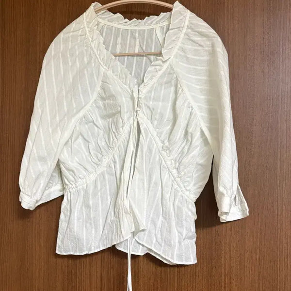 [BUNJANG] Sodding Bread Blouse / 쏘딩키브레드 블라우스