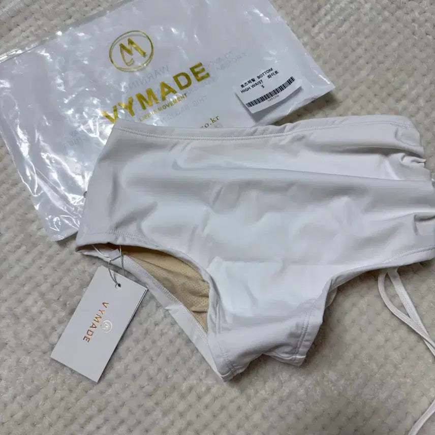 [BUNJANG] Be Made Polar Wear Rose Petal White Shorts (Size S) / 비메이드 폴웨어 로즈페탈 화이트 쇼츠