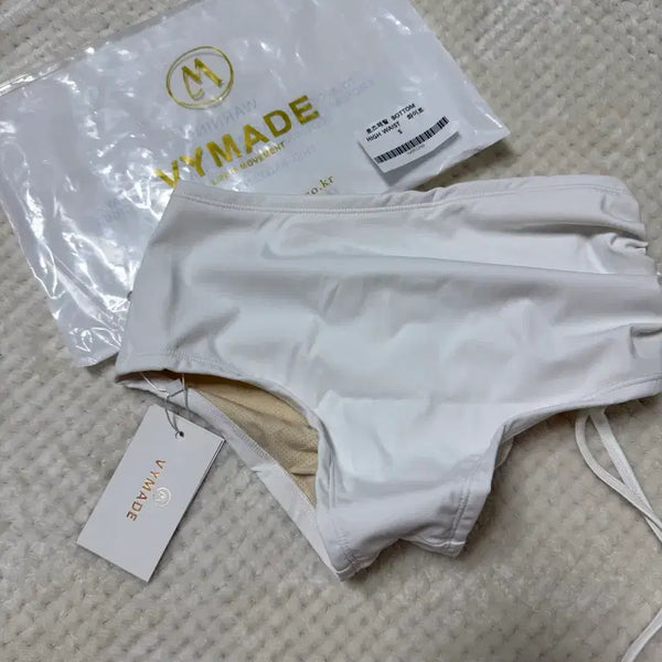 [BUNJANG] Be Made Polar Wear Rose Petal White Shorts (Size S) / 비메이드 폴웨어 로즈페탈 화이트 쇼츠