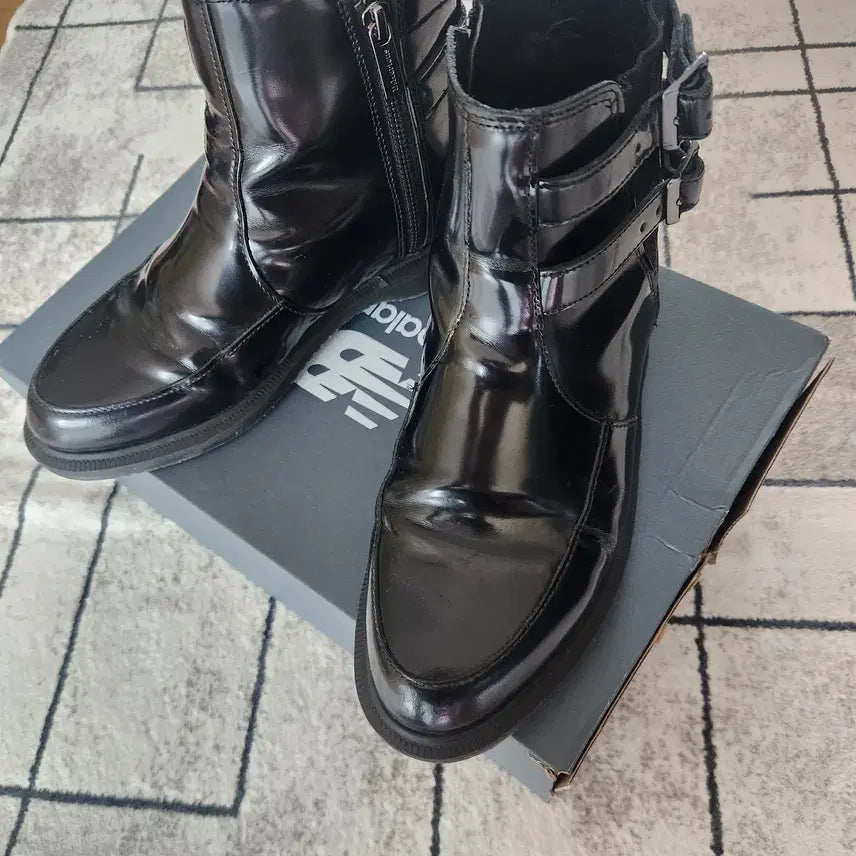[BUNJANG] Dr. Martens Flora Buckle Chelsea Boots UK 8 / 닥터마틴 플로라 버클 첼시 부츠 UK8