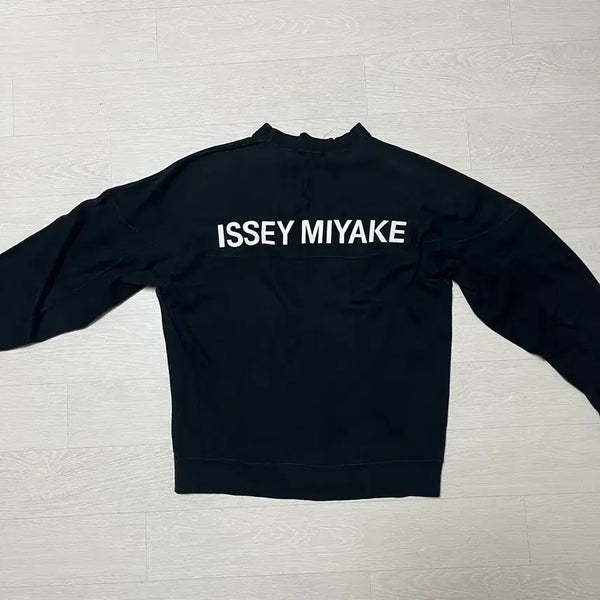 [BUNJANG] 80s-90s Issey Miyake Logo Mock Neck Sweatshirt / 80~90s 이세이미야케 로고 프린팅 모크넥 스웻셔츠 맨투맨
