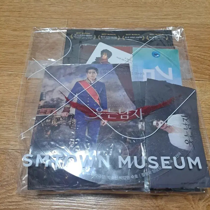 [BUNJANG] EXO SUHO The Man Who Laughs Musical Goods Set / SMTOWN 웃는 남자 뮤지컬 굿즈 세트