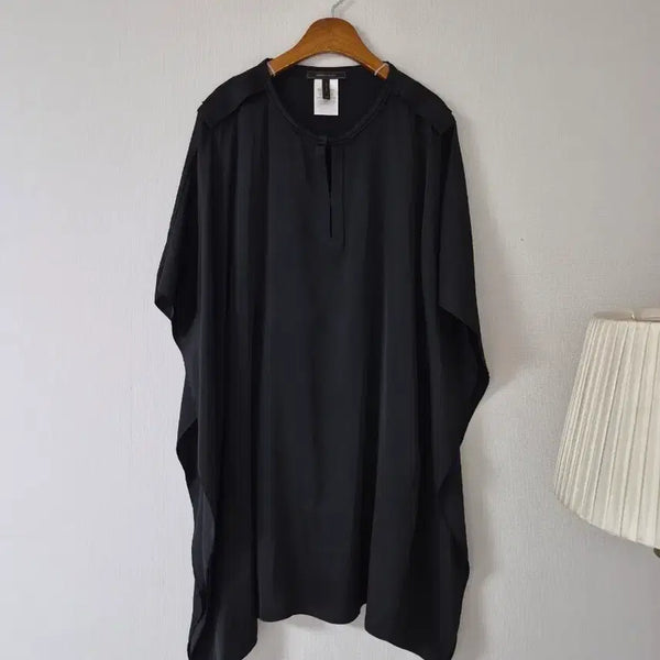 [BUNJANG] BCBG Black Short Sleeve Cowl Neck Blouse / [BCBG] 블랙 반팔 카울넥 블라우스