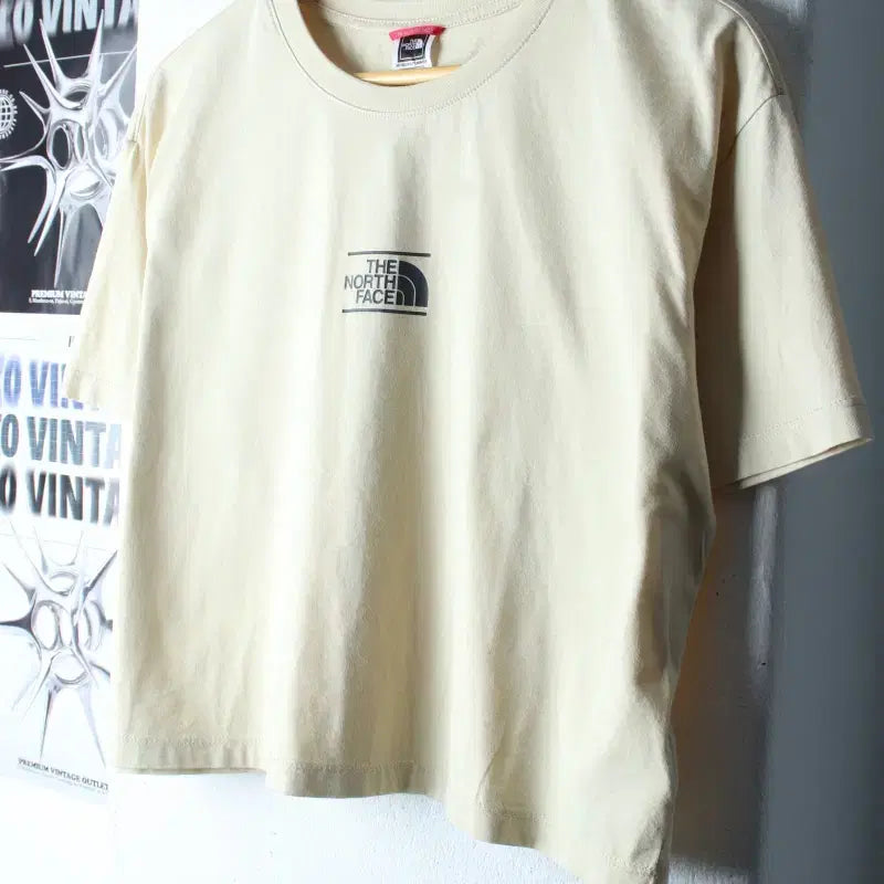[BUNJANG] The North Face Small Logo Semi-Crop T-Shirt Beige / W(M-L) 노스페이스 반팔 티셔츠 스몰로고 베이지 세미크롭-76E7