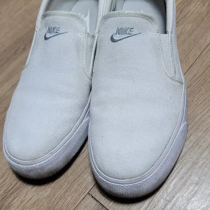 [BUNJANG] Nike Toki Slip-On Sneakers White 270 / 나이키 흰색 토키 슬립온 운동화 270
