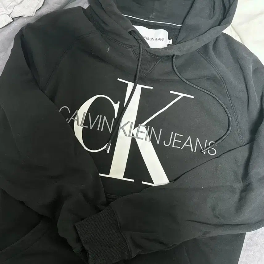[BUNJANG] Calvin Klein Hoodie / 캘빈클라인 후드티 교신