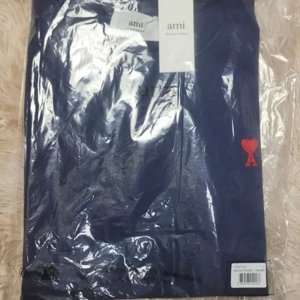 [BUNJANG] AMI Small Heart Logo Navy T-Shirt / 아미 스몰하트 로고 네이비 티셔츠 새상품. 블랙_화이트_네이비