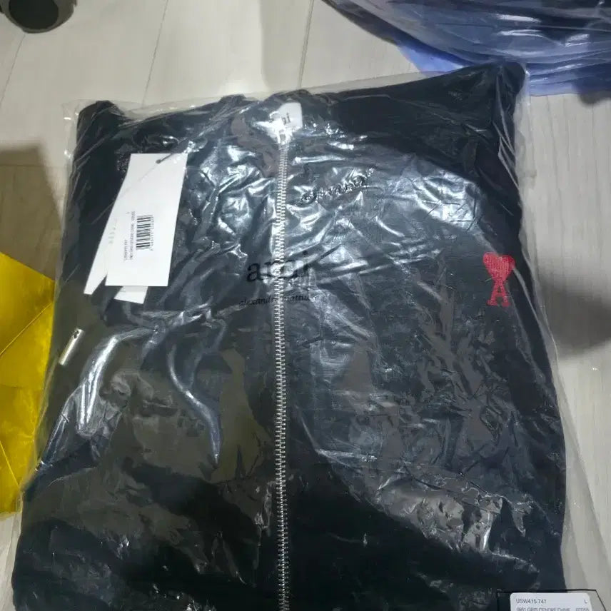 [BUNJANG] AMI Small Heart Logo Zip-Up Black/Gray / 아미 스몰 하트 집업 블랙 _그레이 2가지 새상품