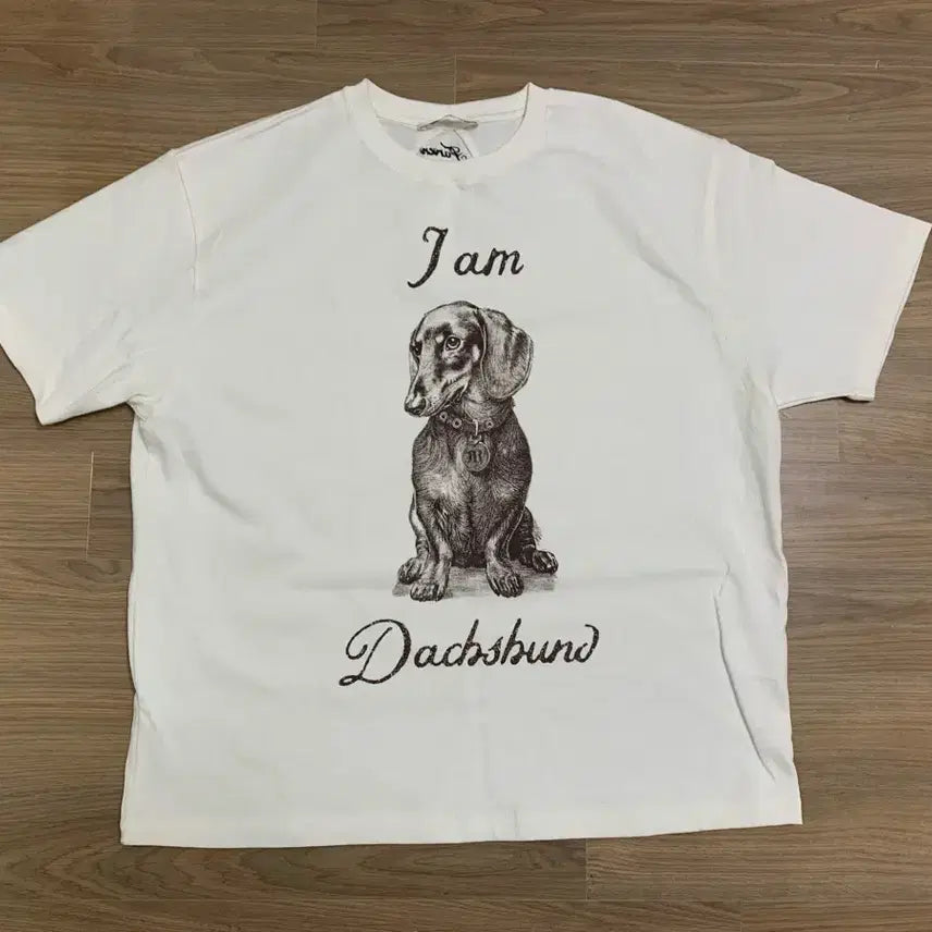 [BUNJANG] Parbang Dachshund T-Shirt / 파르벵 닥스훈트 티셔츠