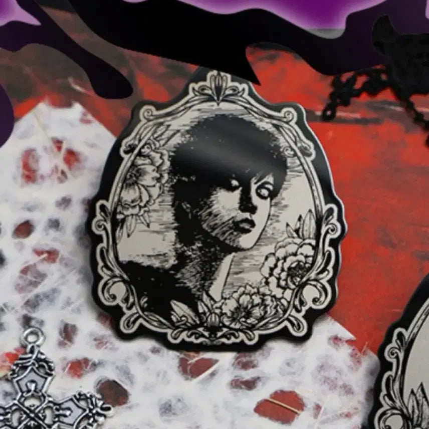 [BUNJANG] Junji Ito Maniac 'The Beautiful Boy at the Crossroads' Badge / 이토준지 매니악 사거리의 미소년 벳지