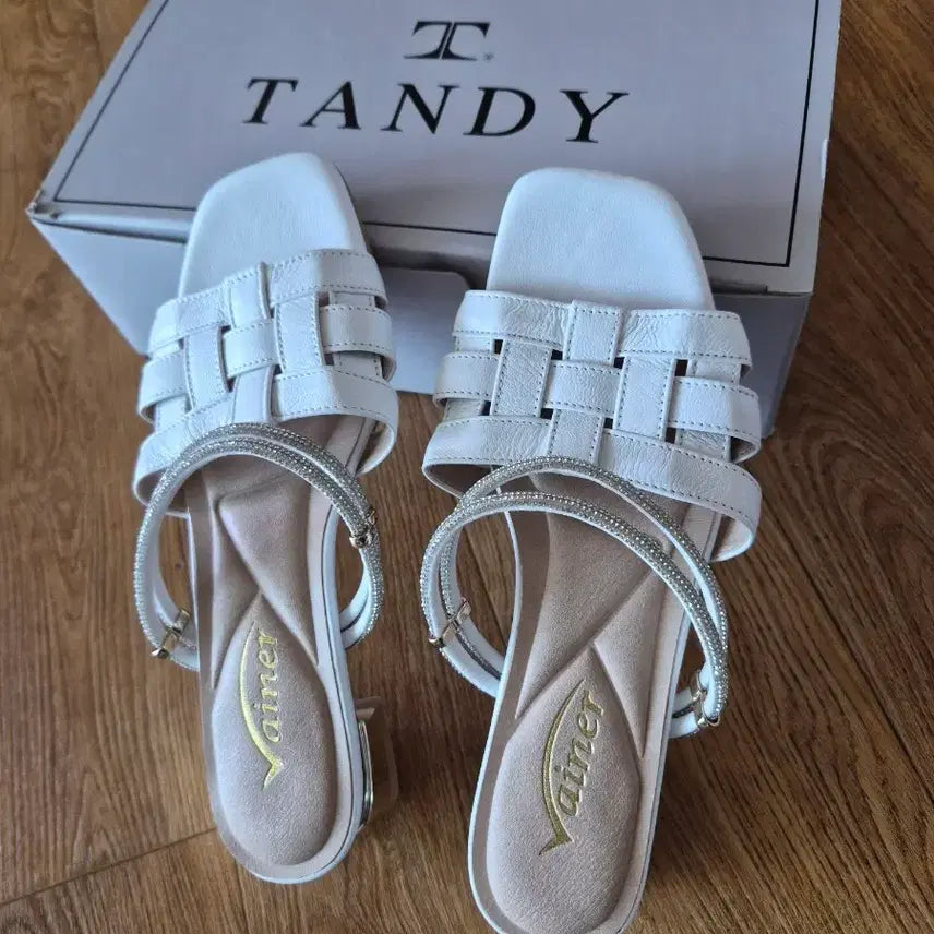 [BUNJANG] Tandy Women's Sandals White 235mm / 탠디 여성 샌들 화이트 235mm