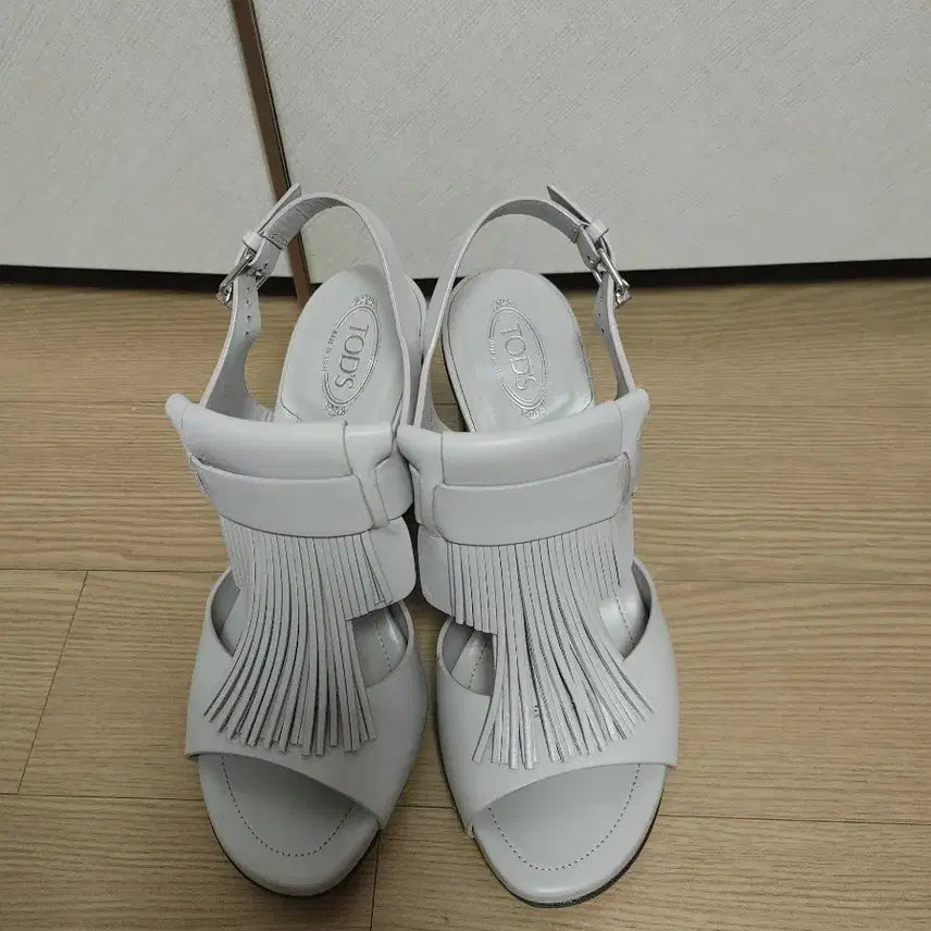[BUNJANG] Tod's Women's Leather Sandals with Tassel Detail / 토즈 여성샌들~235