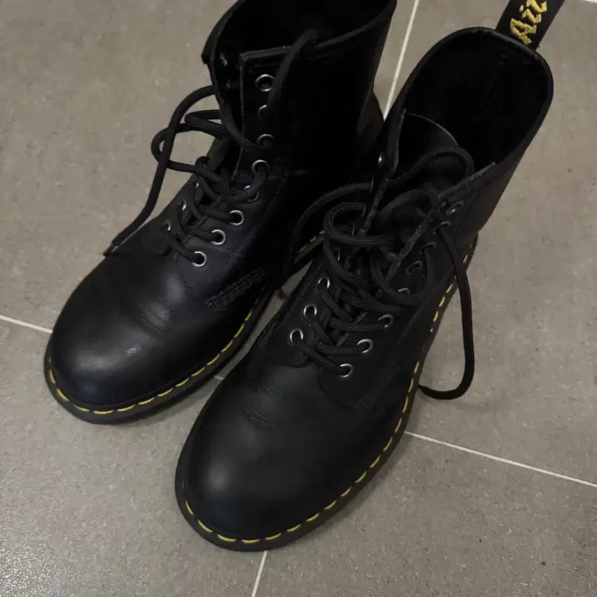 [BUNJANG] Dr. Martens 8-Eyelet Black Boots / 닥터마틴 8홀 부츠 팝니다.
