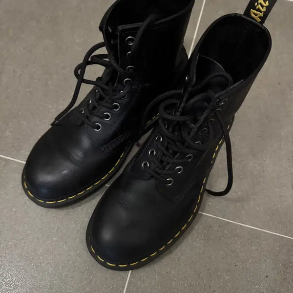[BUNJANG] Dr. Martens 8-Eyelet Black Boots / 닥터마틴 8홀 부츠 팝니다.