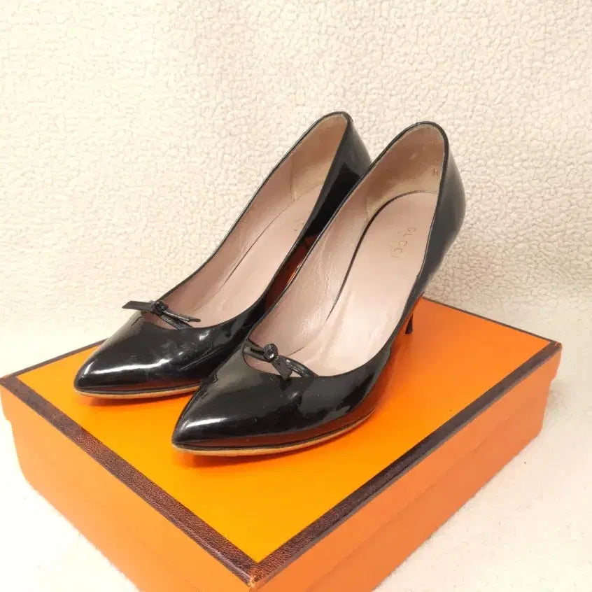 [BUNJANG] Gucci Black Patent Leather Ribbon Pointed Toe Heels 240mm / 구찌 블랙 페이던트 리본 힐 240mm