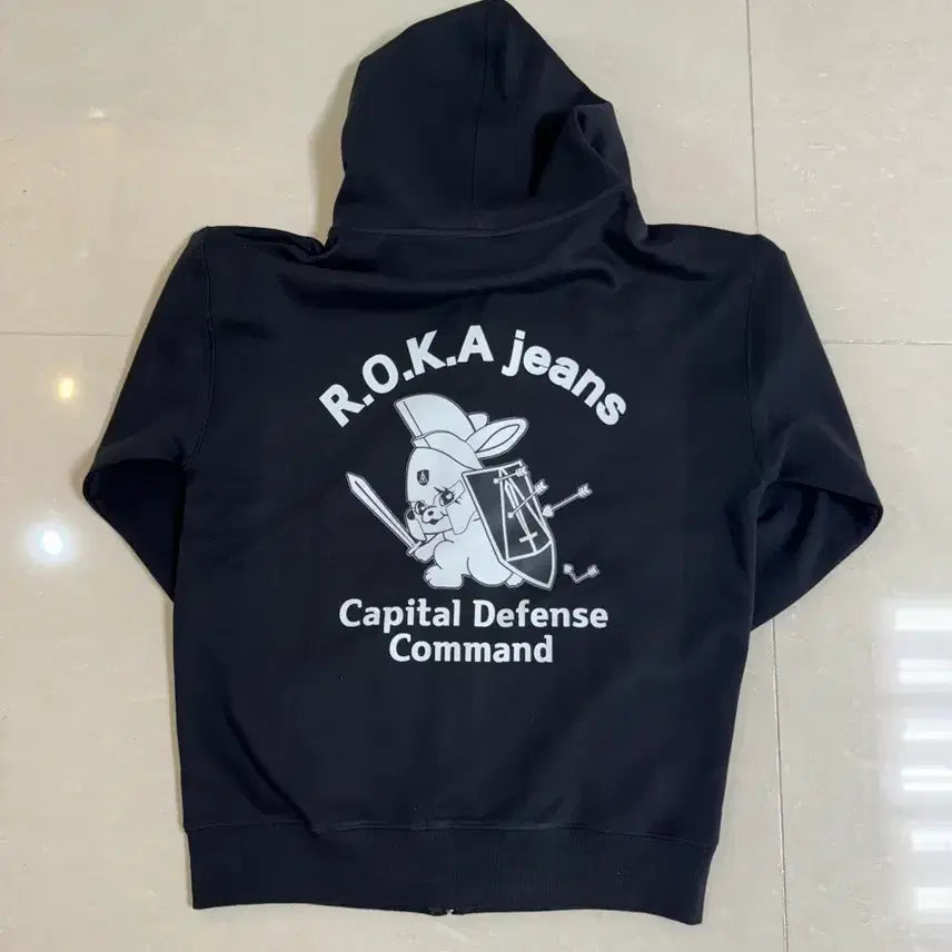 [BUNJANG] NewJeans x SUBARIS Collaboration Limited Edition 'Rocca' Hooded Zip-Up (Sealed) / 단종된 한정판 뉴진스X수방사 콜라보 뉴진스 로카 후드집업 미개봉 새제품